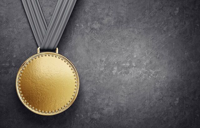 Sauren awards gold medals to 16 EM managers