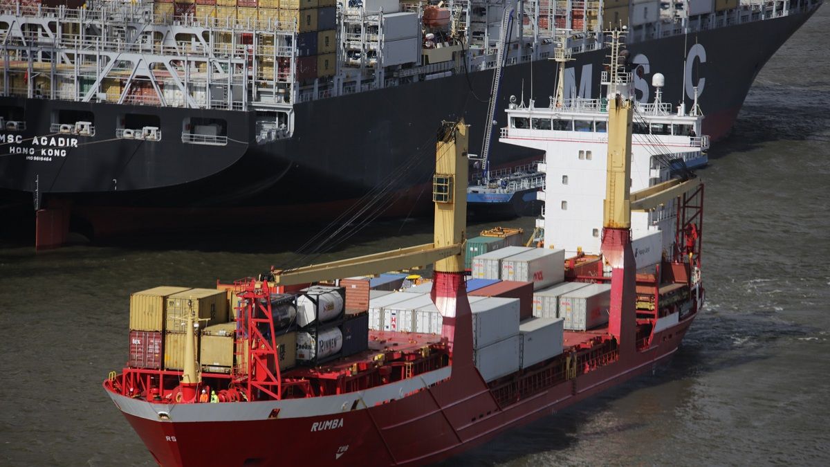 Germany shrugs off concerns as it inks port of Hamburg deal with China